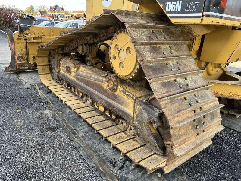 Булдожер Caterpillar D6N LGP: слика 24