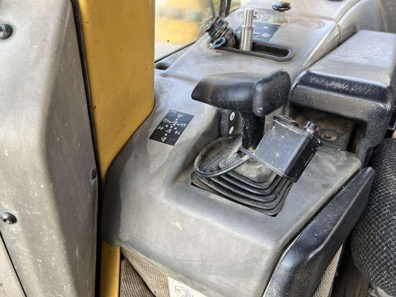 Булдожер Caterpillar D6N LGP: слика 40