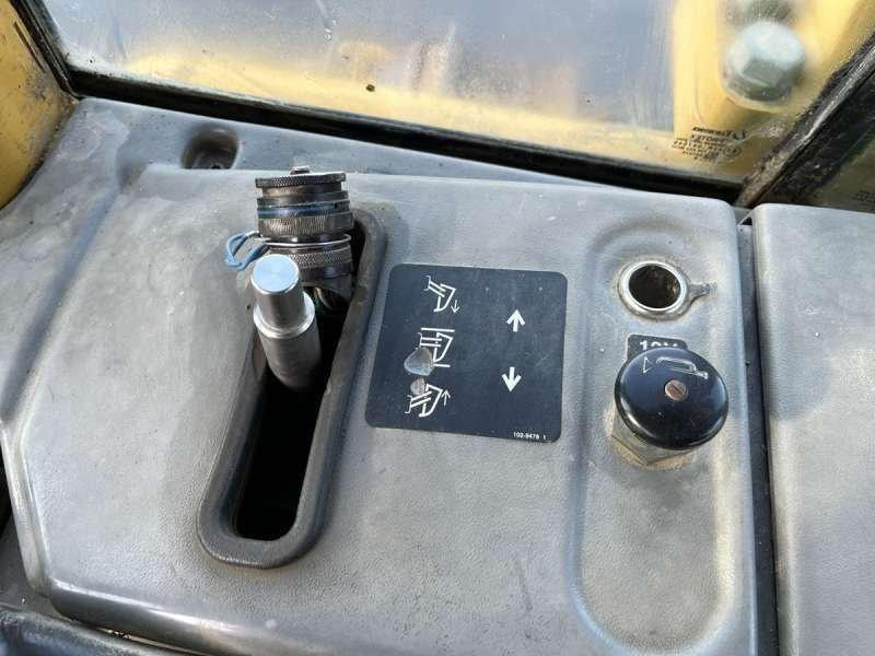 Булдожер Caterpillar D6N LGP: слика 45