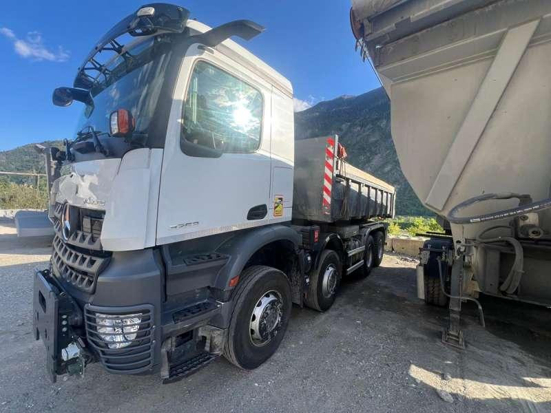 Mercedes AROCS 3253 8X4 - Кипер: слика 2 Mercedes AROCS 3253 8X4 - Кипер: слика 2