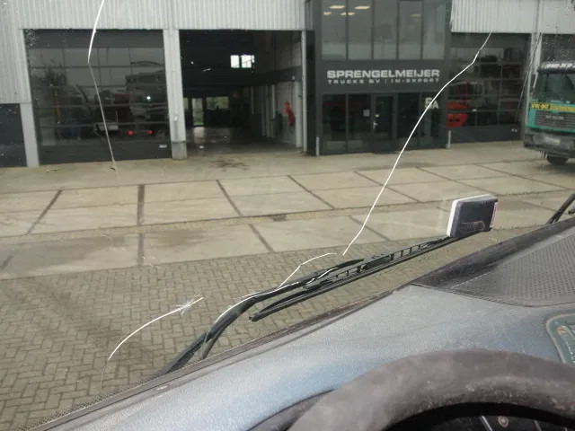 DAF CF 85.430 8X4 EURO3 WITH AIRCO - Камион со кабинска шасија: слика 4 DAF CF 85.430 8X4 EURO3 WITH AIRCO - Камион со кабинска шасија: слика 4