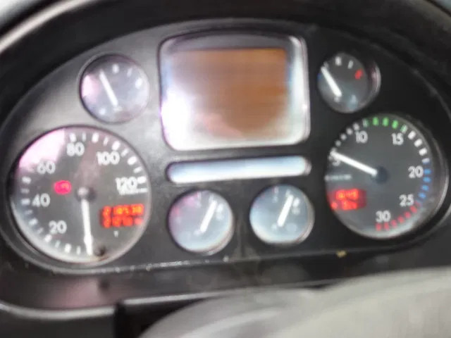 DAF CF 85.430 8X4 EURO3 WITH AIRCO - Камион со кабинска шасија: слика 3 DAF CF 85.430 8X4 EURO3 WITH AIRCO - Камион со кабинска шасија: слика 3