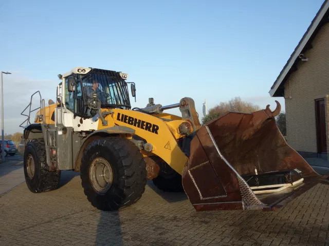 Liebherr L576X POWER,SNELWISSEL SYSTEEM,AIRCO - Натоварувач на тркала: слика 3 Liebherr L576X POWER,SNELWISSEL SYSTEEM,AIRCO - Натоварувач на тркала: слика 3