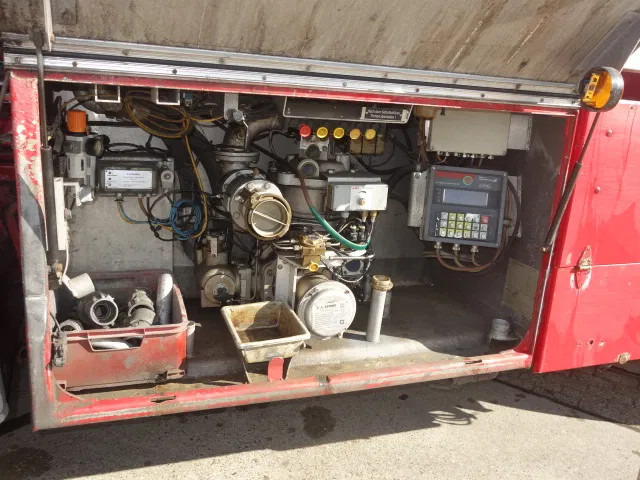 MAN 19-264 manual fuelpump 13500 liter,6 cil - Камион цистерна: слика 4 MAN 19-264 manual fuelpump 13500 liter,6 cil - Камион цистерна: слика 4