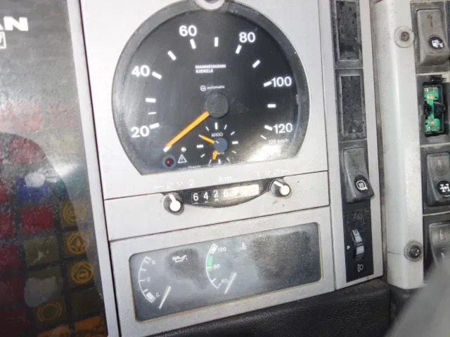 Камион со кука за подигање MAN 35-364 8X4: слика 12