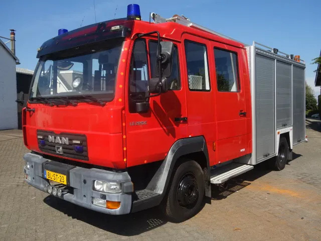 MAN LE 220C GODIVA POMP 2000 LITER TANK,MANUAL GEARBOX - Противпожарен камион: слика 1 MAN LE 220C GODIVA POMP 2000 LITER TANK,MANUAL GEARBOX - Противпожарен камион: слика 1