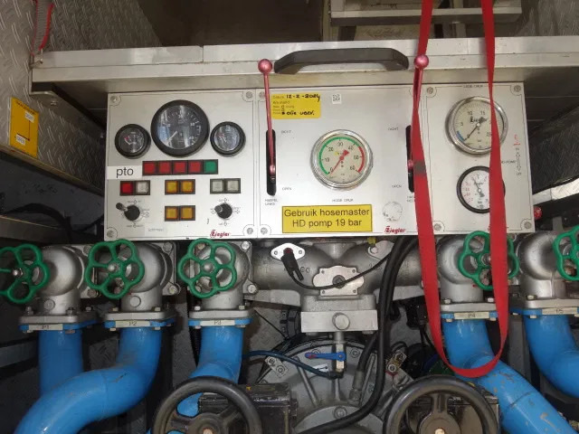 Mercedes-Benz Actros 1831 4X4 ZIEGLER BOMBEROS POMP,2500 L TANK - Противпожарен камион: слика 4 Mercedes-Benz Actros 1831 4X4 ZIEGLER BOMBEROS POMP,2500 L TANK - Противпожарен камион: слика 4