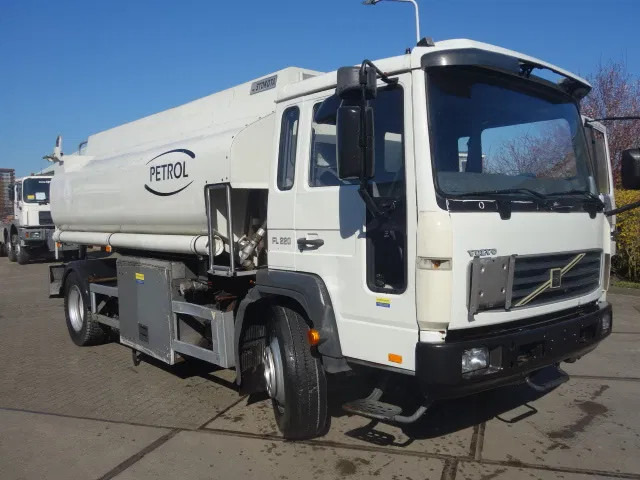 Volvo FL 240 220PK 12000 LITER STEELSPRINGS - Камион цистерна: слика 1 Volvo FL 240 220PK 12000 LITER STEELSPRINGS - Камион цистерна: слика 1