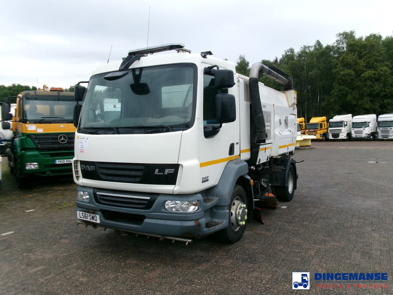 DAF LF 55.220 4x2 Scarab sweeper - Возило за метење: слика 1 DAF LF 55.220 4x2 Scarab sweeper - Возило за метење: слика 1