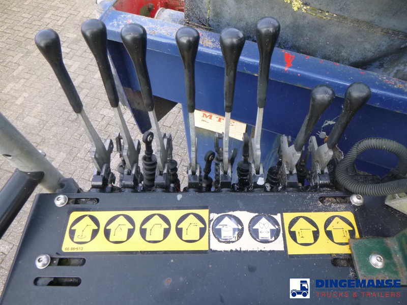 Лизинг на Iveco AD260T33 6X4 RHD tipper + HMF crane Iveco AD260T33 6X4 RHD tipper + HMF crane: слика 16