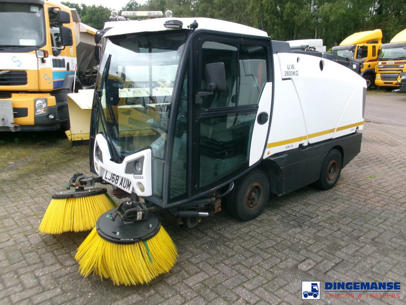 Johnston C202 compact street sweeper - Возило за метење: слика 1 Johnston C202 compact street sweeper - Возило за метење: слика 1