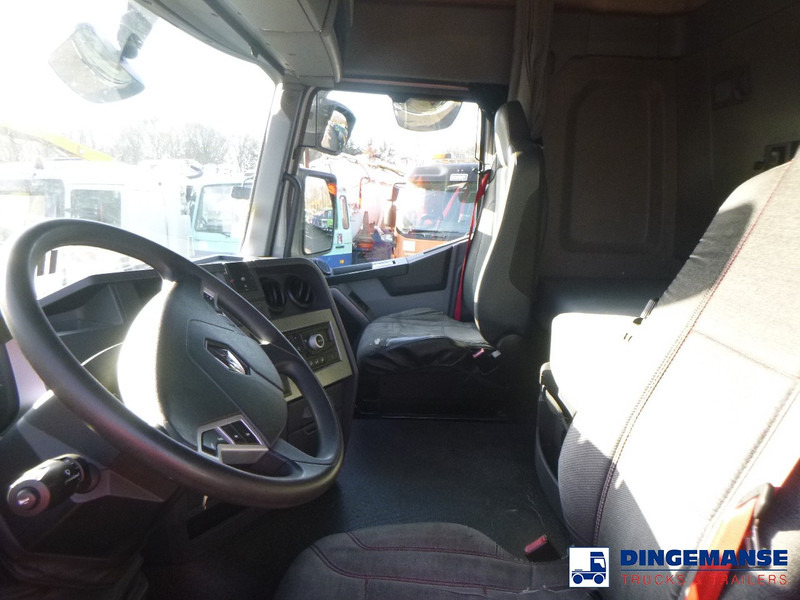 Interior photo 1: Камион влекач Renault T 460 4x2 Euro 6 + ADR