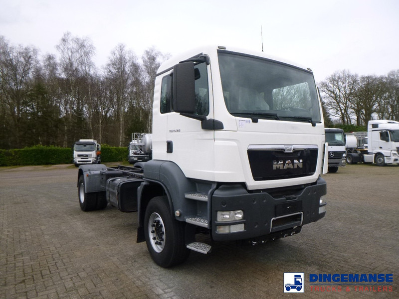 MAN TGS 19.360 4X2 BBS manual Euro 2 chassis + PTO - Камион со кабинска шасија: слика 2 MAN TGS 19.360 4X2 BBS manual Euro 2 chassis + PTO - Камион со кабинска шасија: слика 2