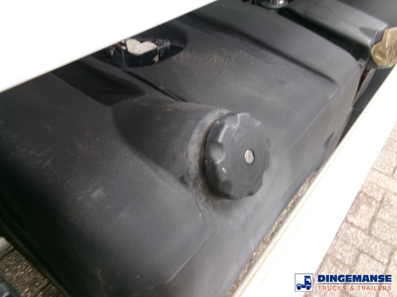 Renault Midlum 280 Dxi 4x2 fuel tank 11.3 m3 / 3 comp - Камион цистерна: слика 5 Renault Midlum 280 Dxi 4x2 fuel tank 11.3 m3 / 3 comp - Камион цистерна: слика 5