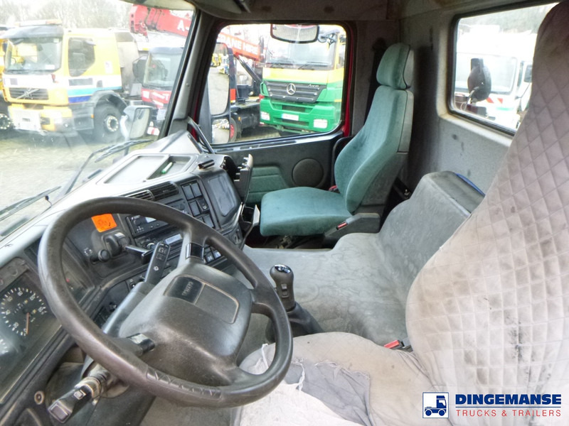 Interior photo 1: Камион со кука за подигање Volvo FM12 380 6x4 Euro 2 Hiab Multilift container hook 21 t