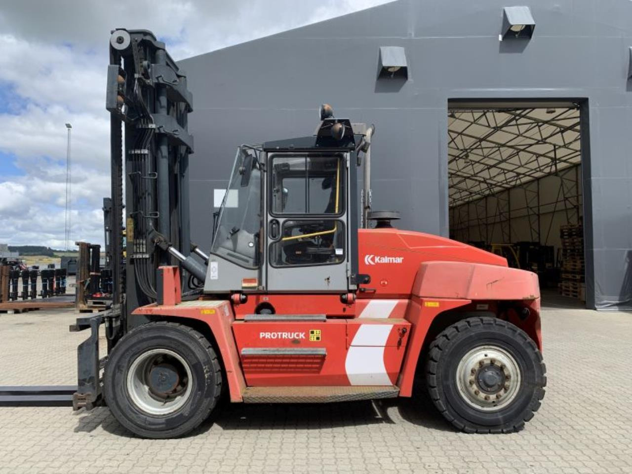 Kalmar DCE100-6 - Дизел вилушкар: слика 1 Kalmar DCE100-6 - Дизел вилушкар: слика 1