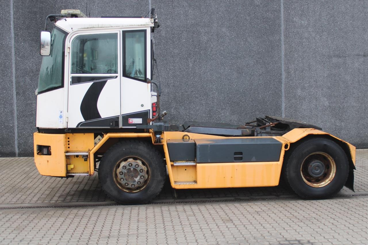 Kalmar TR618I - Трактор на терминалот: слика 1 Kalmar TR618I - Трактор на терминалот: слика 1