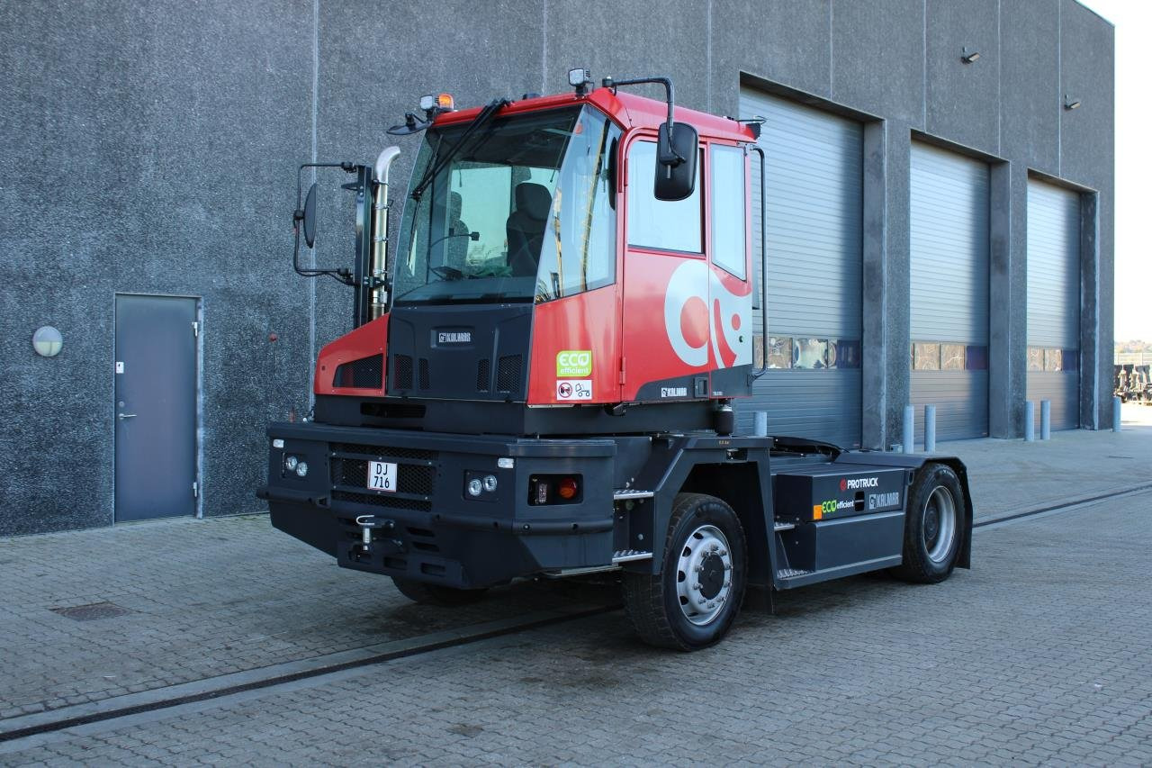 Kalmar TRL618I 4X4 - Трактор на терминалот: слика 2 Kalmar TRL618I 4X4 - Трактор на терминалот: слика 2