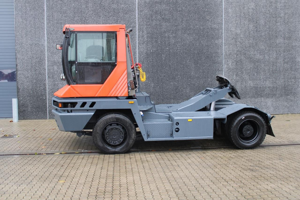 Terberg RT222 - Трактор на терминалот: слика 1 Terberg RT222 - Трактор на терминалот: слика 1