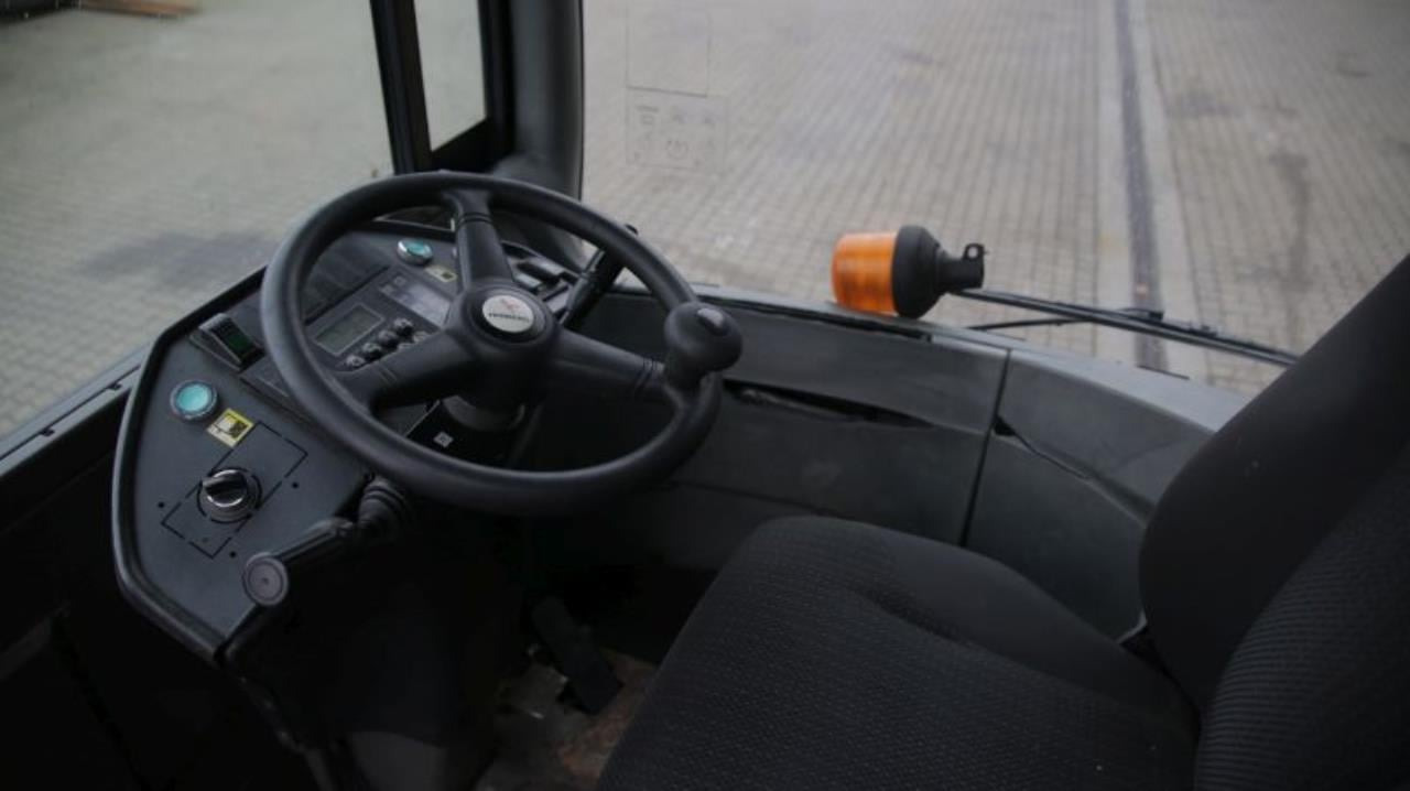 Terberg RT222 - Трактор на терминалот: слика 4 Terberg RT222 - Трактор на терминалот: слика 4