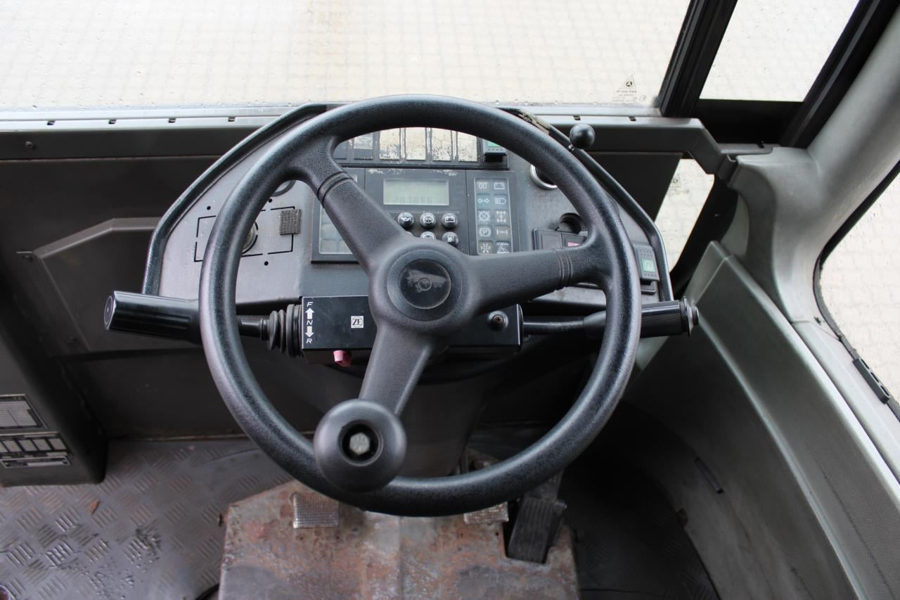 Terberg RT222 - Трактор на терминалот: слика 4 Terberg RT222 - Трактор на терминалот: слика 4