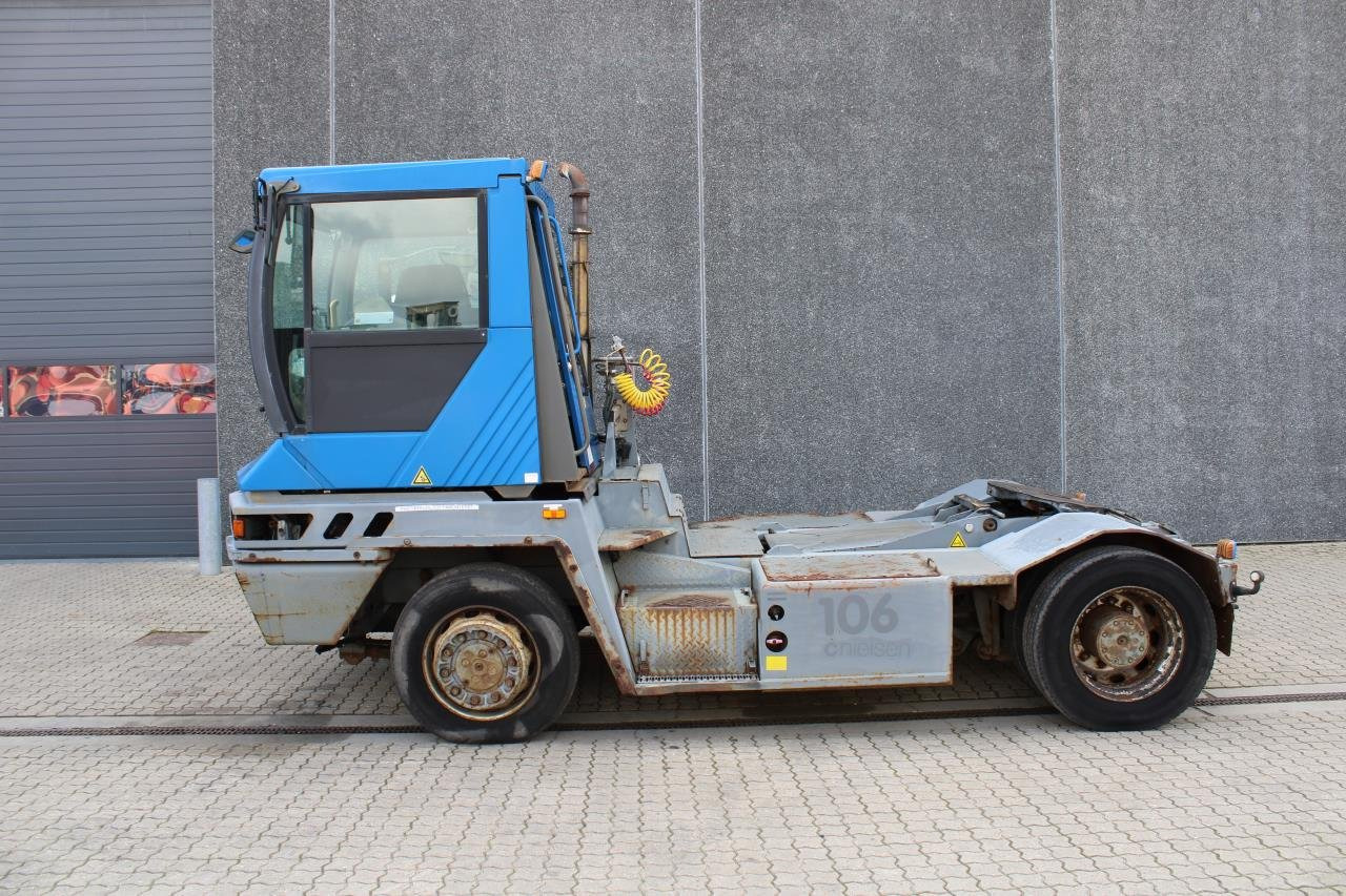 Terberg RT222 - Трактор на терминалот: слика 1 Terberg RT222 - Трактор на терминалот: слика 1