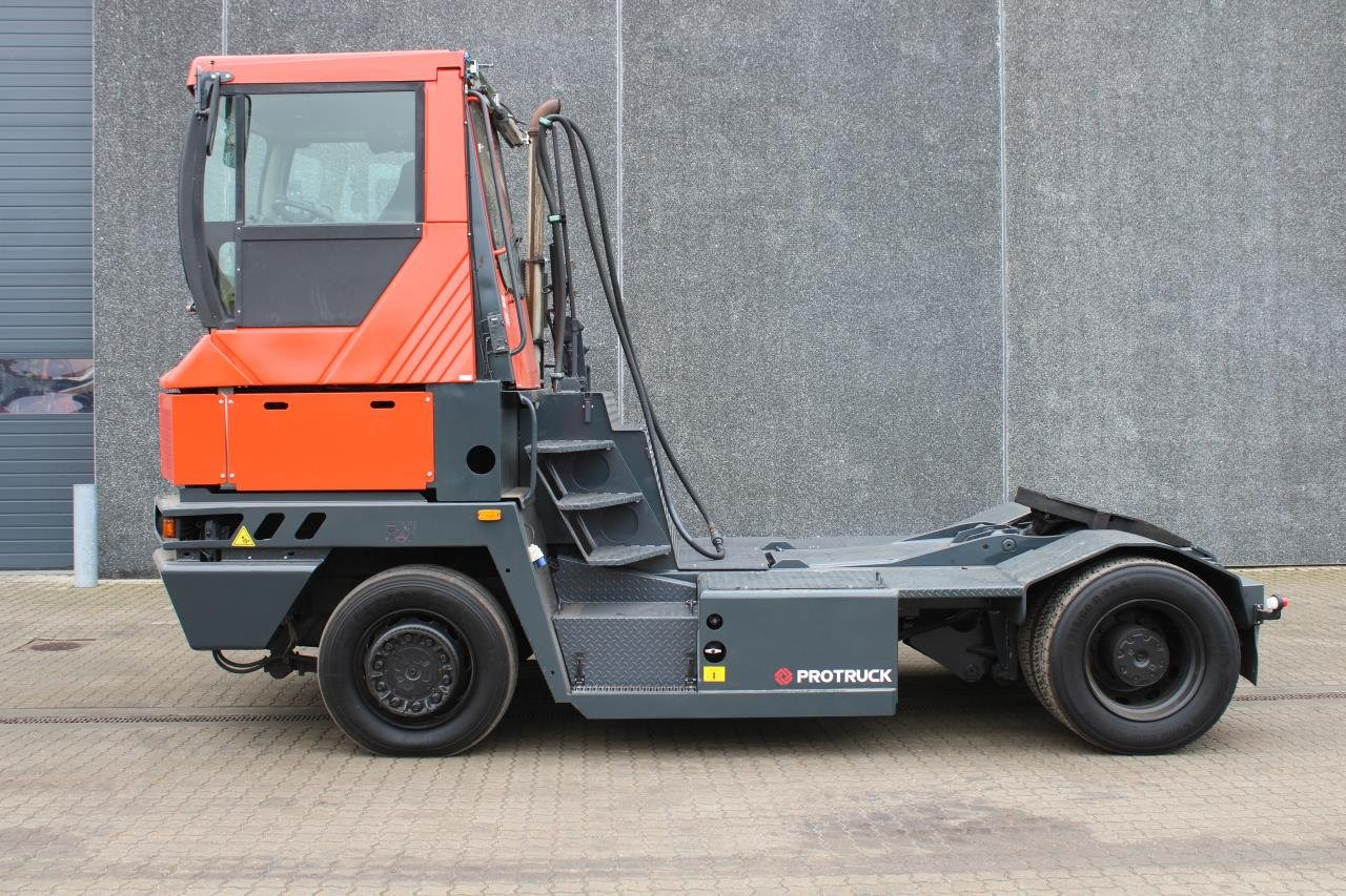 Terberg RT222 - Трактор на терминалот: слика 1 Terberg RT222 - Трактор на терминалот: слика 1