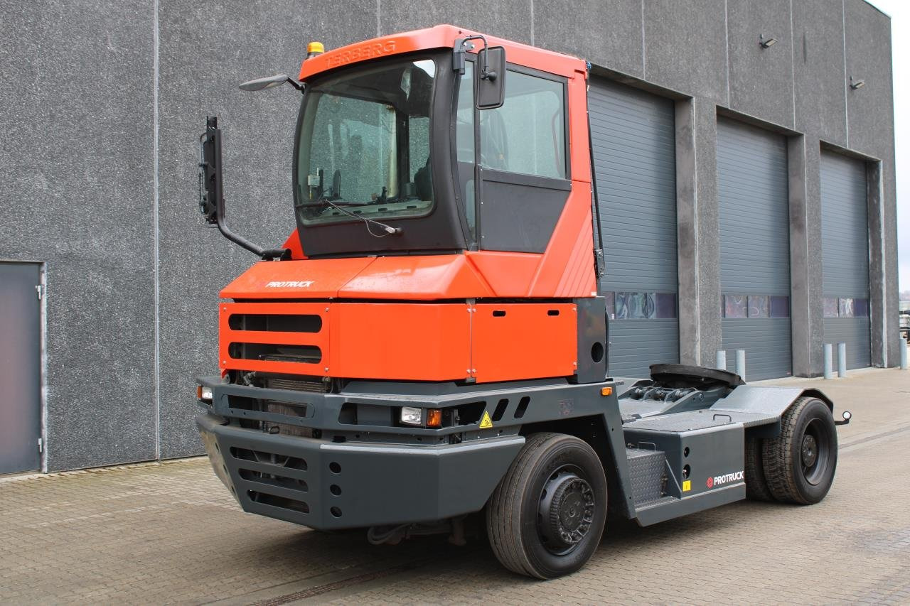 Terberg RT222 - Трактор на терминалот: слика 2 Terberg RT222 - Трактор на терминалот: слика 2