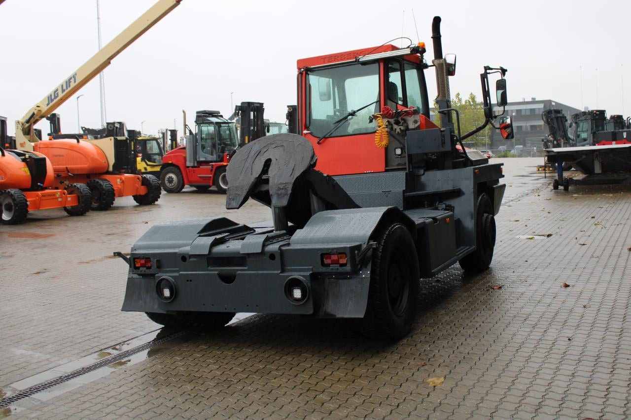 Terberg RT222 - Трактор на терминалот: слика 3 Terberg RT222 - Трактор на терминалот: слика 3