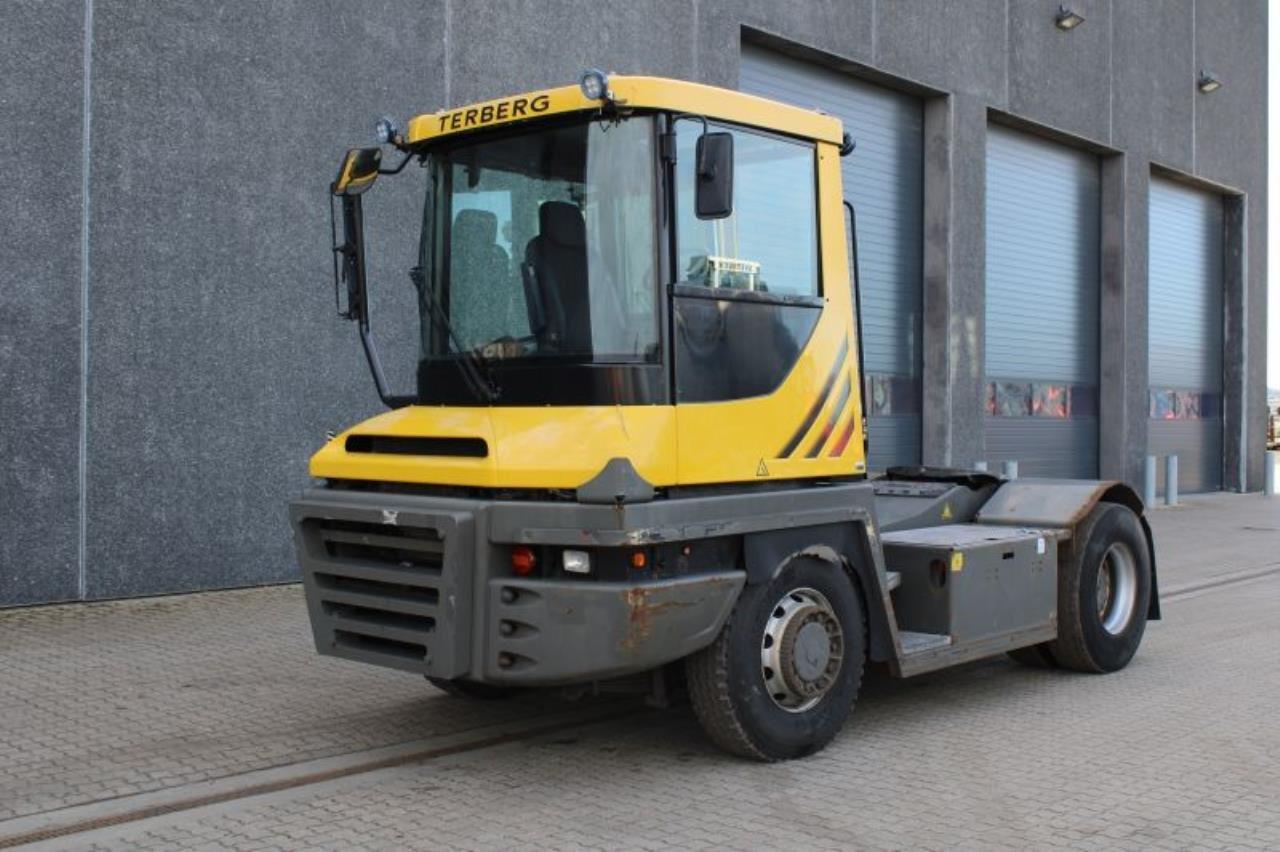 Terberg RT283 - Трактор на терминалот: слика 2 Terberg RT283 - Трактор на терминалот: слика 2