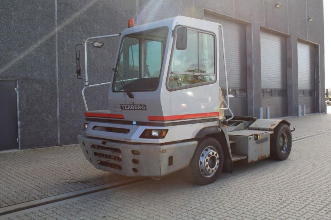 Terberg YT182 - Трактор на терминалот: слика 2 Terberg YT182 - Трактор на терминалот: слика 2