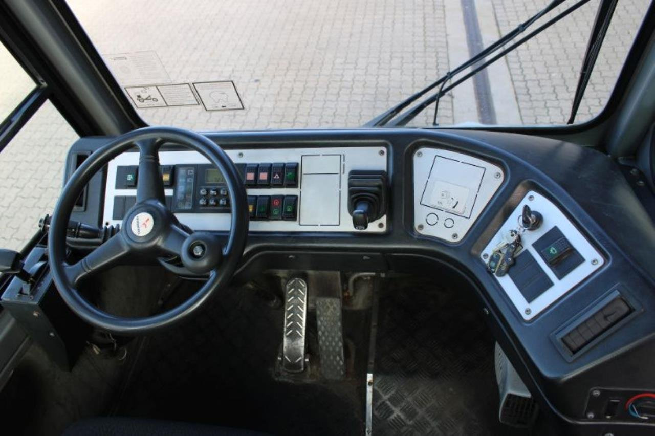 Terberg YT182 - Трактор на терминалот: слика 4 Terberg YT182 - Трактор на терминалот: слика 4