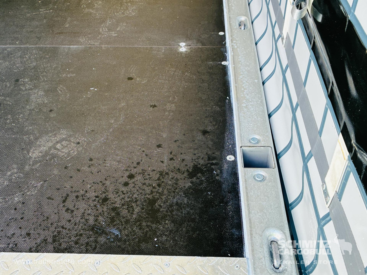 SCHMITZ Auflieger Curtainsider Mega - Полуприколка со церада: слика 2 SCHMITZ Auflieger Curtainsider Mega - Полуприколка со церада: слика 2