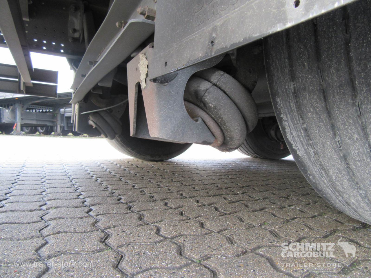 SCHMITZ Auflieger Curtainsider Mega - Полуприколка со церада: слика 3 SCHMITZ Auflieger Curtainsider Mega - Полуприколка со церада: слика 3
