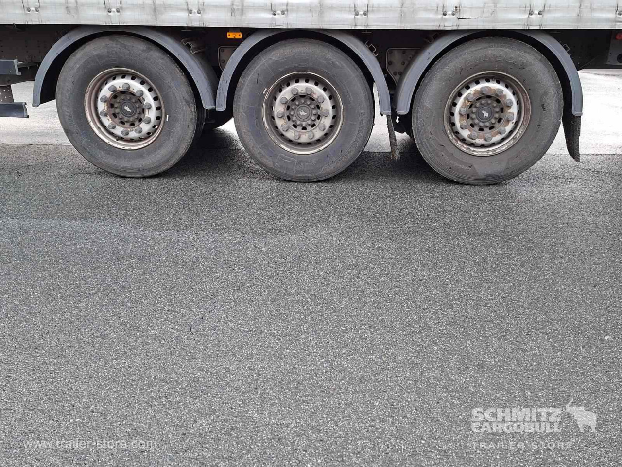 SCHMITZ Auflieger Curtainsider Standard - Полуприколка со церада: слика 2 SCHMITZ Auflieger Curtainsider Standard - Полуприколка со церада: слика 2
