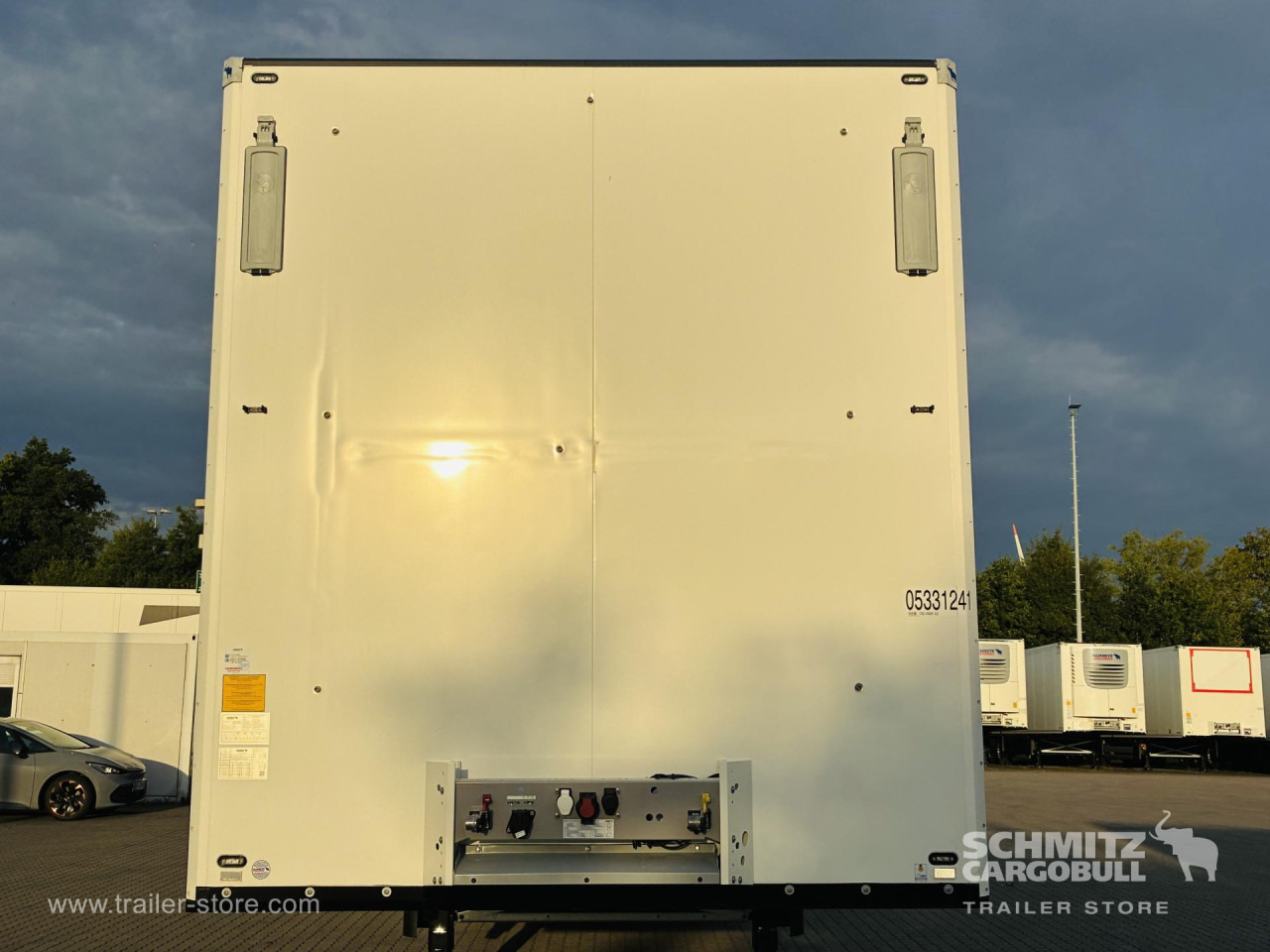 SCHMITZ Auflieger Tiefkühler Standard Double deck - Изотермална полуприколка: слика 2 SCHMITZ Auflieger Tiefkühler Standard Double deck - Изотермална полуприколка: слика 2