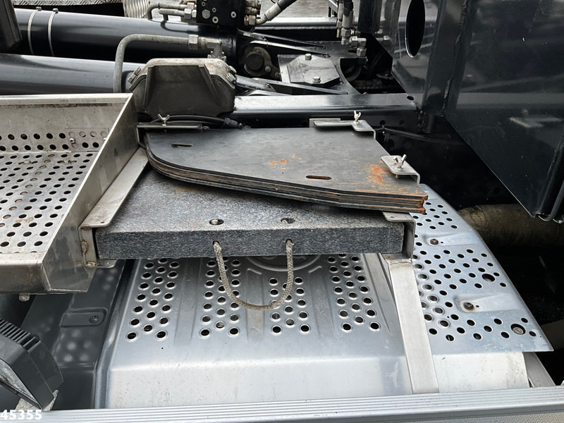 Камион со кука за подигање, Камион со кран Mercedes-Benz Arocs 3540 8x4 Euro 6 HMF 19 Tonmeter Z-kraan Just 118.906 Km!: слика 10