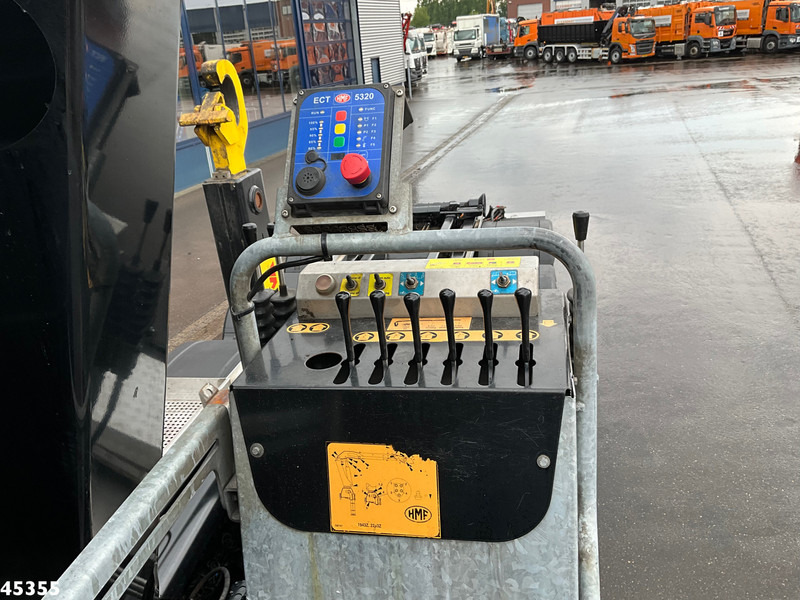 Камион со кука за подигање, Камион со кран Mercedes-Benz Arocs 3540 8x4 Euro 6 HMF 19 Tonmeter Z-kraan Just 118.906 Km!: слика 11