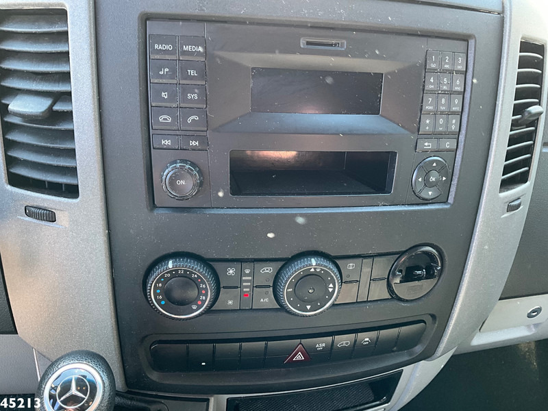 Камион сандучар Mercedes-Benz Sprinter 516 Euro 6 DHollandia laadklep: слика 16
