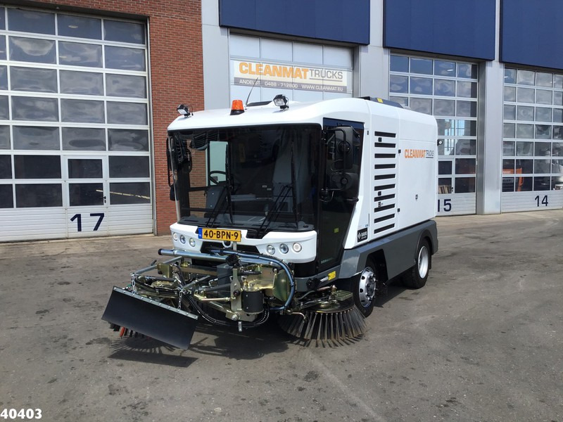 Ravo 5-SERIES 580 with 3-rd brush - Возило за метење: слика 1 Ravo 5-SERIES 580 with 3-rd brush - Возило за метење: слика 1