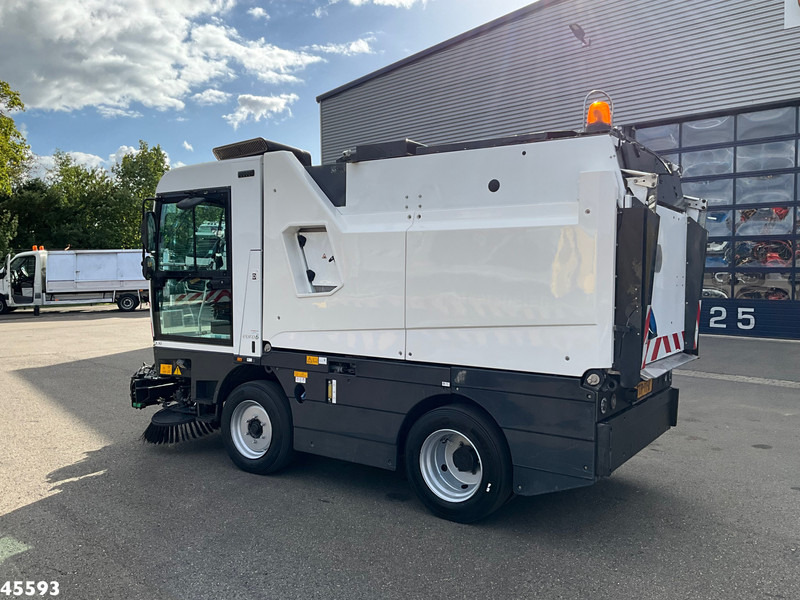 Schmidt Compact 400 Euro 6 with 3-rd brush - Возило за метење: слика 2 Schmidt Compact 400 Euro 6 with 3-rd brush - Возило за метење: слика 2