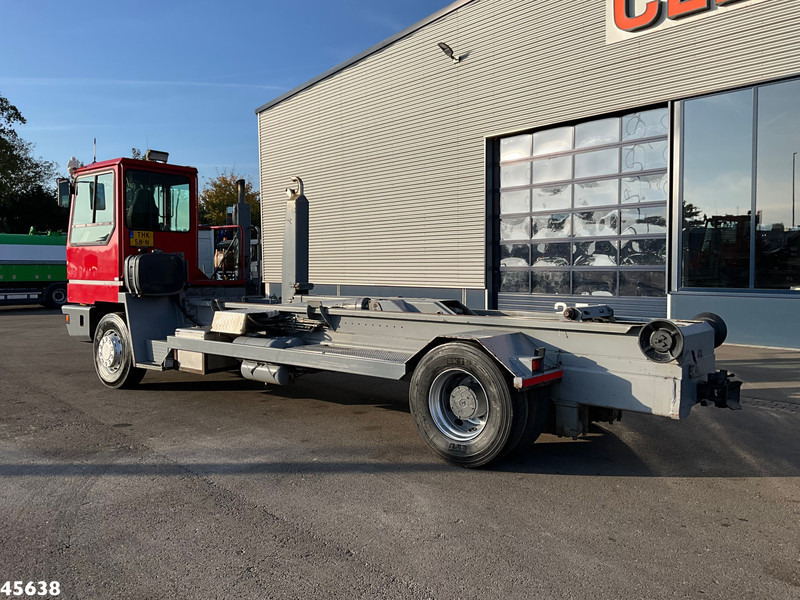 Terberg YT180 VDL 25 Ton haakarmsysteem - Камион со кука за подигање: слика 4 Terberg YT180 VDL 25 Ton haakarmsysteem - Камион со кука за подигање: слика 4