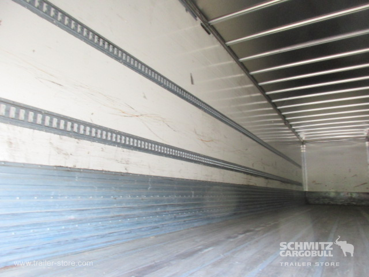 FRUEHAUF Dryfreight Standard Roller shutter door - Полуприколка сандучар: слика 4 FRUEHAUF Dryfreight Standard Roller shutter door - Полуприколка сандучар: слика 4