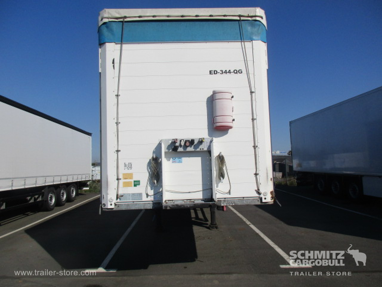 SCHMITZ Curtainsider Standard - Полуприколка со церада: слика 2 SCHMITZ Curtainsider Standard - Полуприколка со церада: слика 2