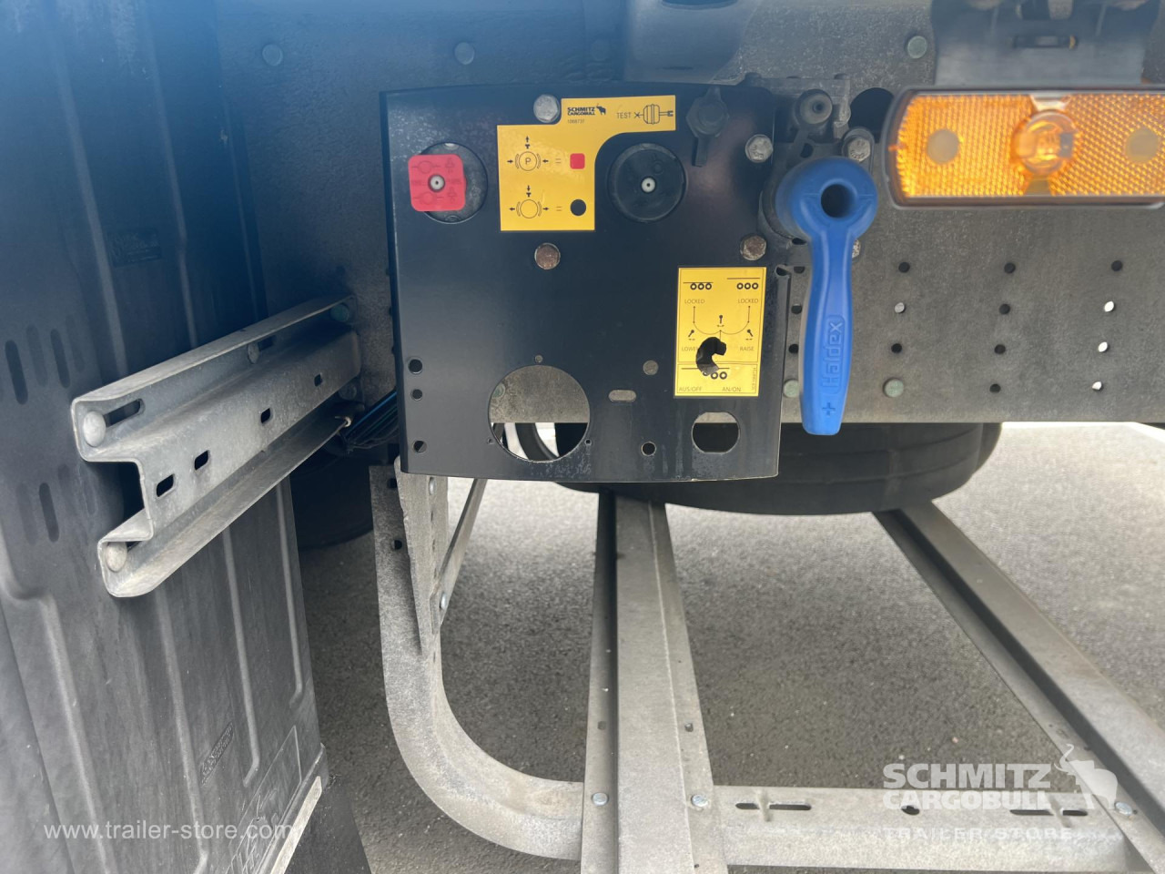 SCHMITZ Curtainsider Standard - Полуприколка со церада: слика 2 SCHMITZ Curtainsider Standard - Полуприколка со церада: слика 2