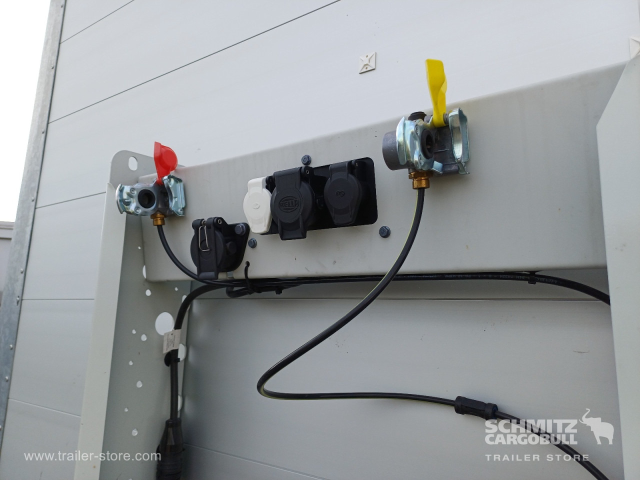 BERGER Auflieger Curtainsider Mega - Полуприколка со церада: слика 2 BERGER Auflieger Curtainsider Mega - Полуприколка со церада: слика 2