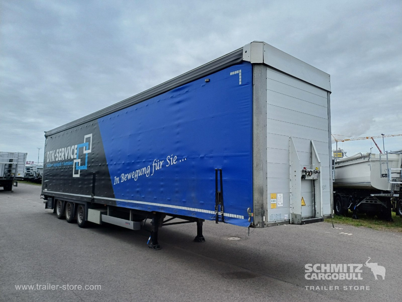 SCHMITZ Auflieger Curtainsider Standard - Полуприколка со церада: слика 1 SCHMITZ Auflieger Curtainsider Standard - Полуприколка со церада: слика 1