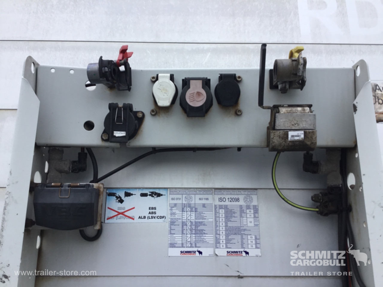 SCHMITZ Dryfreight Standard - Полуприколка сандучар: слика 3 SCHMITZ Dryfreight Standard - Полуприколка сандучар: слика 3