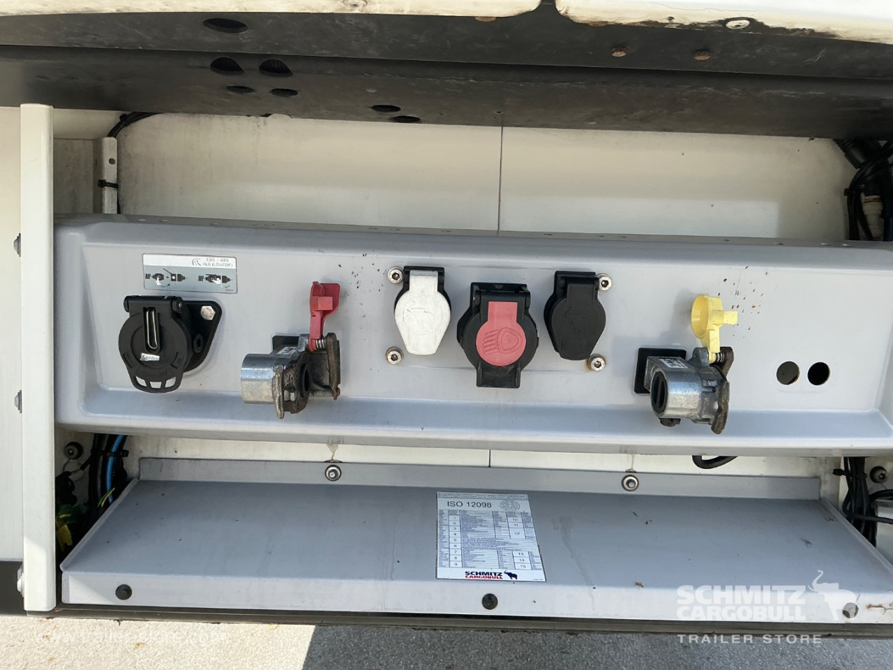 SCHMITZ Reefer Meat hanging system - Изотермална полуприколка: слика 4 SCHMITZ Reefer Meat hanging system - Изотермална полуприколка: слика 4