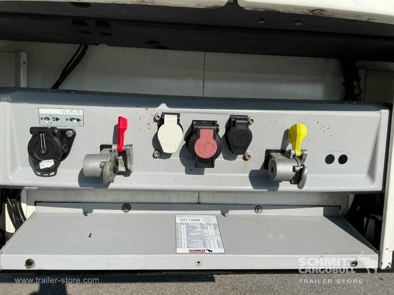 SCHMITZ Reefer Meat hanging system - Изотермална полуприколка: слика 4 SCHMITZ Reefer Meat hanging system - Изотермална полуприколка: слика 4